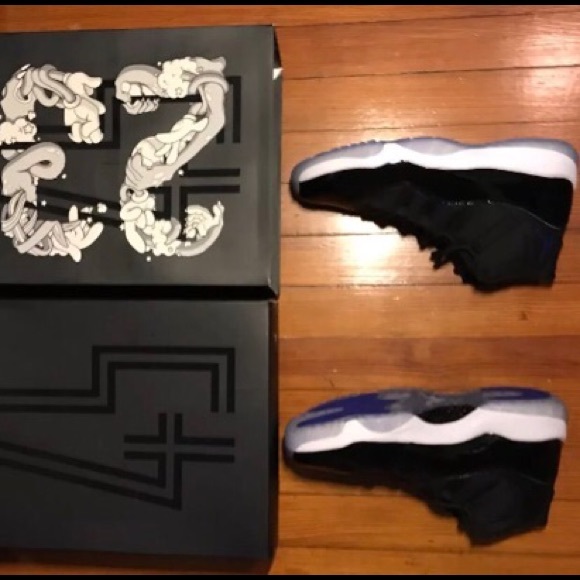 Air Jordan Retro 11 SpaceJam - Picture 4 of 6